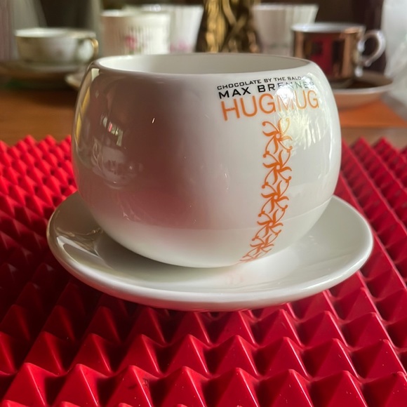 VINTAGE HUG MUG - Picture 1 of 11